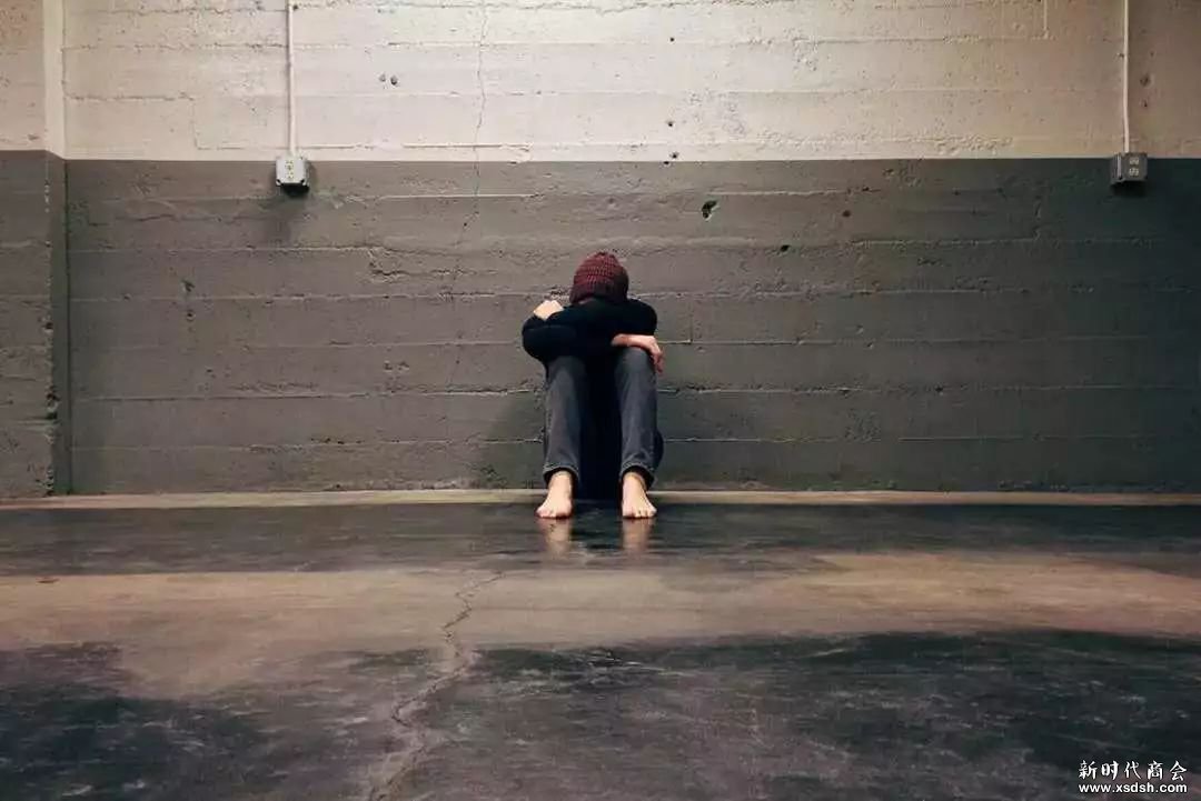 凌晨3点她从17楼跳下，被网贷害惨的年轻...