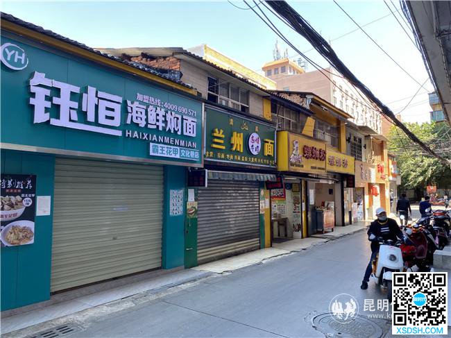 文化巷人流量较少,多数店铺未开业,只有少数几家。 文化巷人流量较少,多数店铺未开业,只有少数几家。