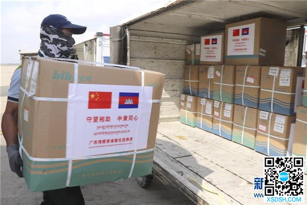 中国医疗组抵达金边助柬埔寨抗击疫情