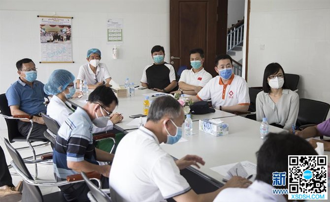 (国际疫情·图文互动)(2)“工作忙碌又细致,经验丰富又专业”——一名柬埔寨青年眼中的中国援柬抗疫医疗专家组