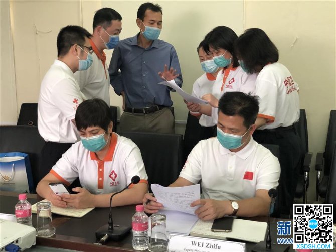 (国际疫情·图文互动)(7)“工作忙碌又细致,经验丰富又专业”——一名柬埔寨青年眼中的中国援柬抗疫医疗专家组