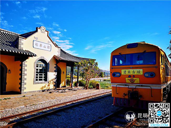 云南米轨旅游观光列车受青睐 恢复运行以来...